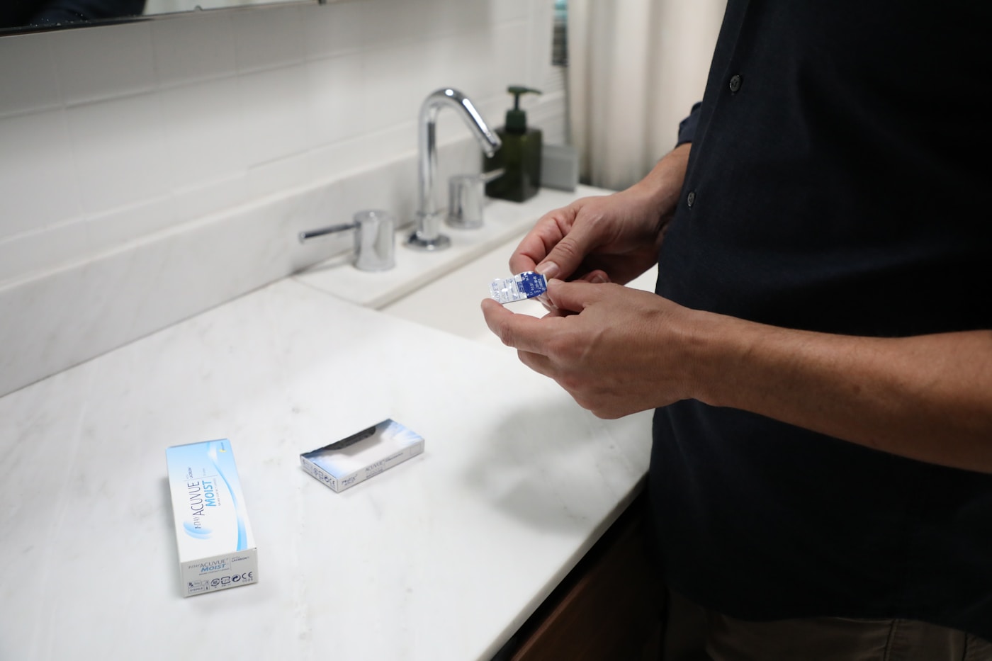 Contact lens display & fitting area